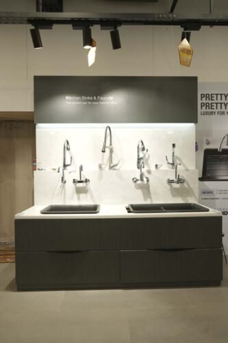 bathroom-fittings-display-counter